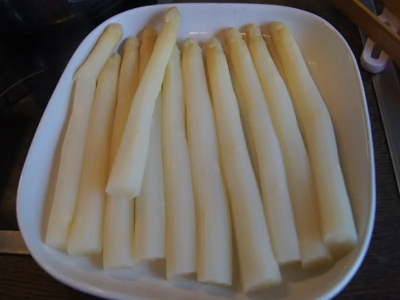 Spargel mit pochierten Eiern und herzhafter Sauce - Rezept - Bild Nr. 8109