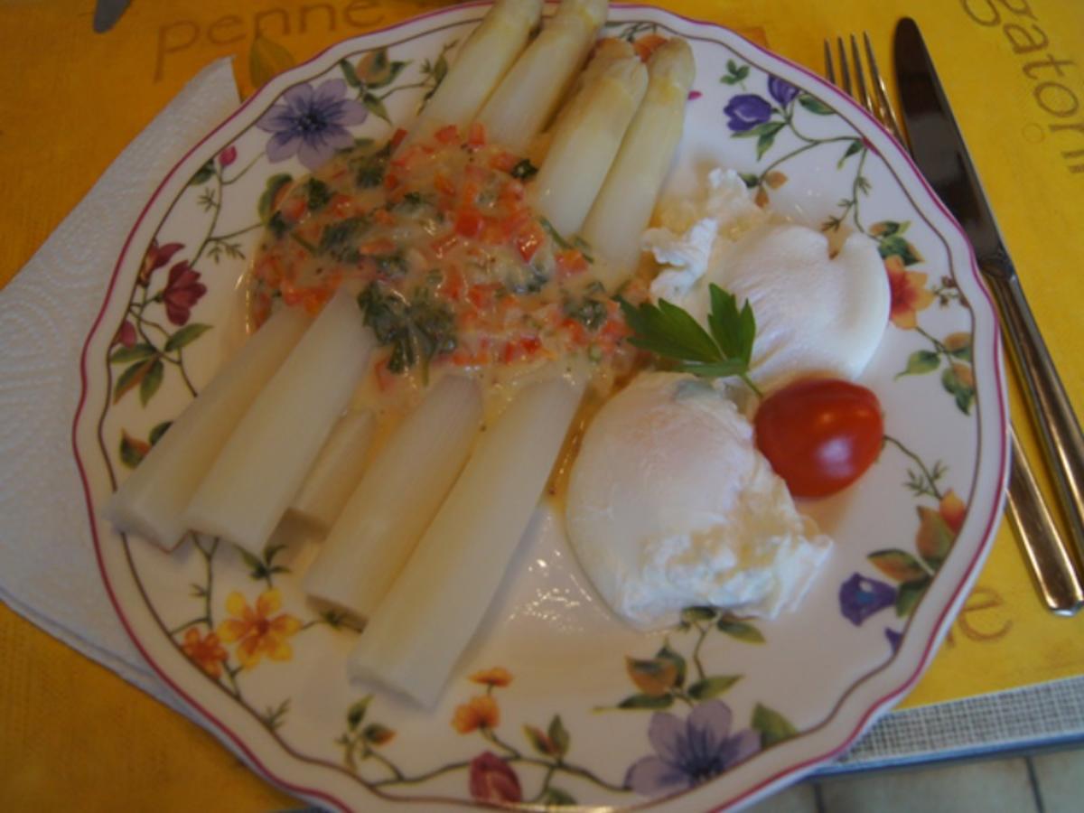 Spargel mit pochierten Eiern und herzhafter Sauce - Rezept - Bild Nr. 8117