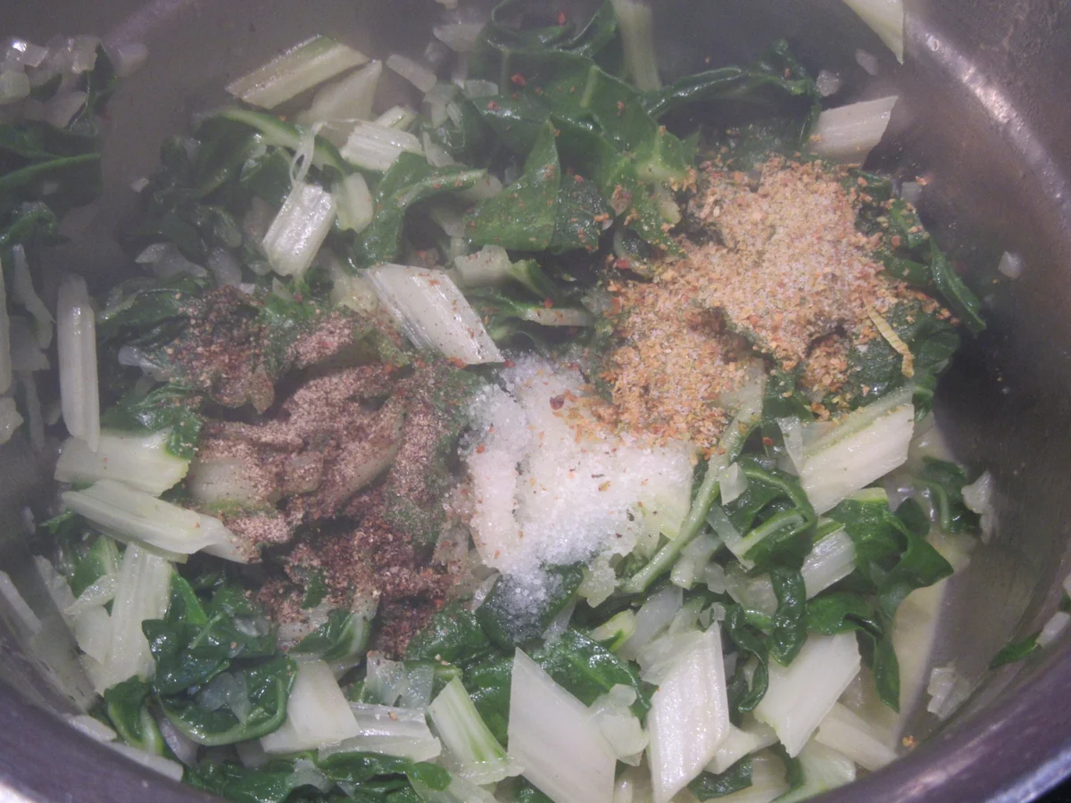 Rezept: Pasta: Nudelherzen mit Spargelfüllung auf chremigem Mangold Bild Nr. 8114 Pasta: Nudelherzen mit Spargelfüllung auf chremigem Mangold - Rezept - Bild Nr. 8114