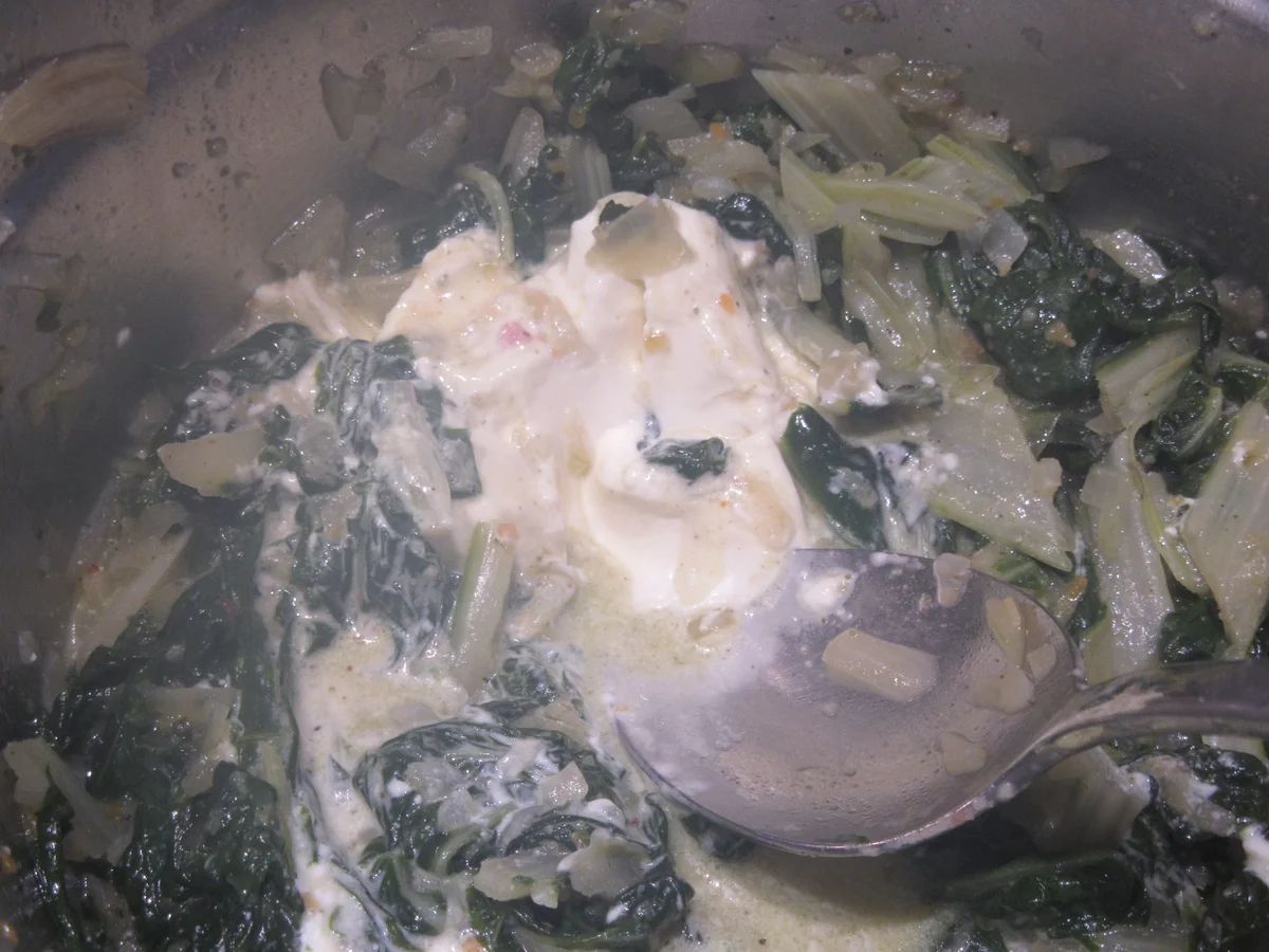 Rezept: Pasta: Nudelherzen mit Spargelfüllung auf chremigem Mangold Bild Nr. 8116 Pasta: Nudelherzen mit Spargelfüllung auf chremigem Mangold - Rezept - Bild Nr. 8116