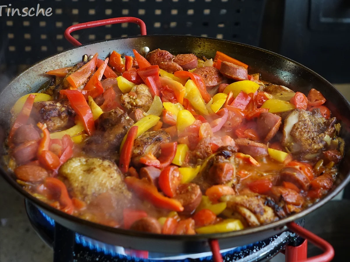 Paella mit Hähnchen & Chorizo (Es handelt sich hier natürlich nicht um das Original) - Rezept - Bild Nr. 8113