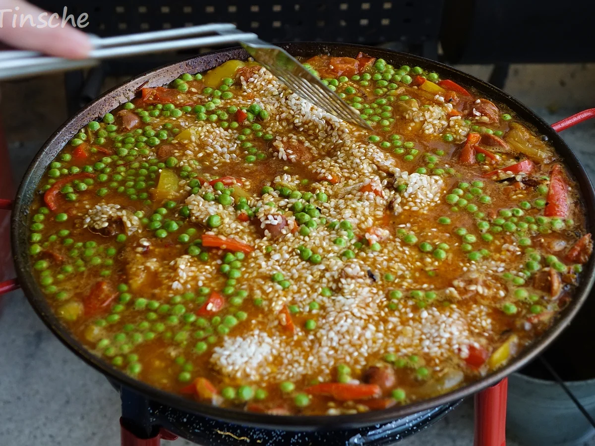 Paella mit Hähnchen & Chorizo (Es handelt sich hier natürlich nicht um das Original) - Rezept - Bild Nr. 8114