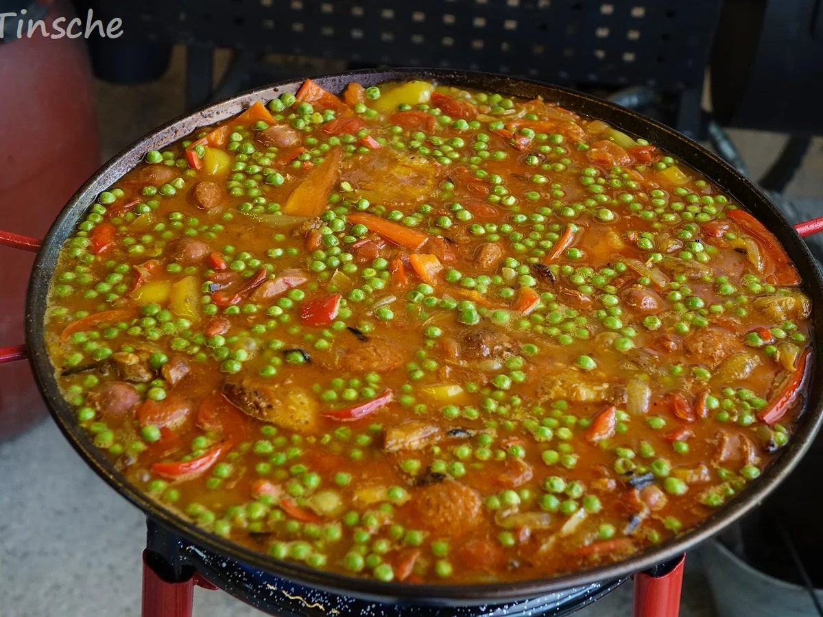 Paella mit Hähnchen & Chorizo (Es handelt sich hier natürlich nicht um das Original) - Rezept - Bild Nr. 8117