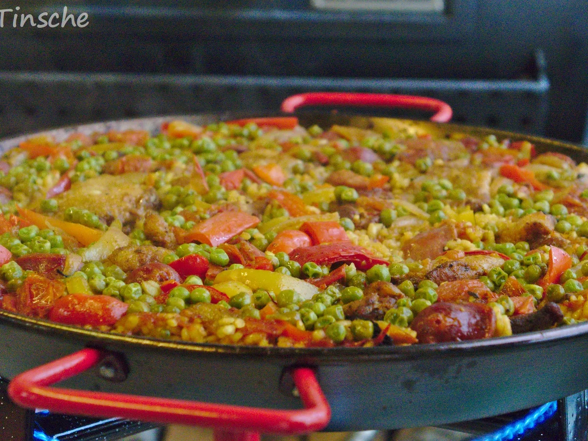Paella mit Hähnchen & Chorizo (Es handelt sich hier natürlich nicht um das Original) - Rezept - Bild Nr. 8122