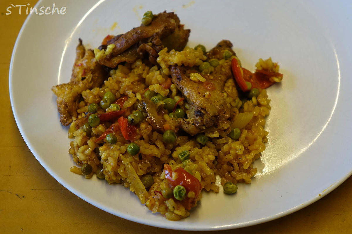 Paella mit Hähnchen & Chorizo (Es handelt sich hier natürlich nicht um das Original) - Rezept - Bild Nr. 8129