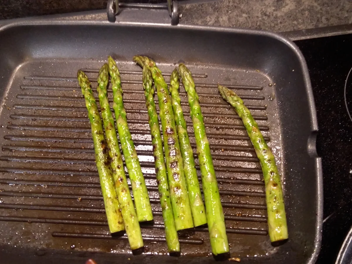 Venere Risotto mit grünem Spargel und Tofu-Chips  - Rezept - Bild Nr. 8107