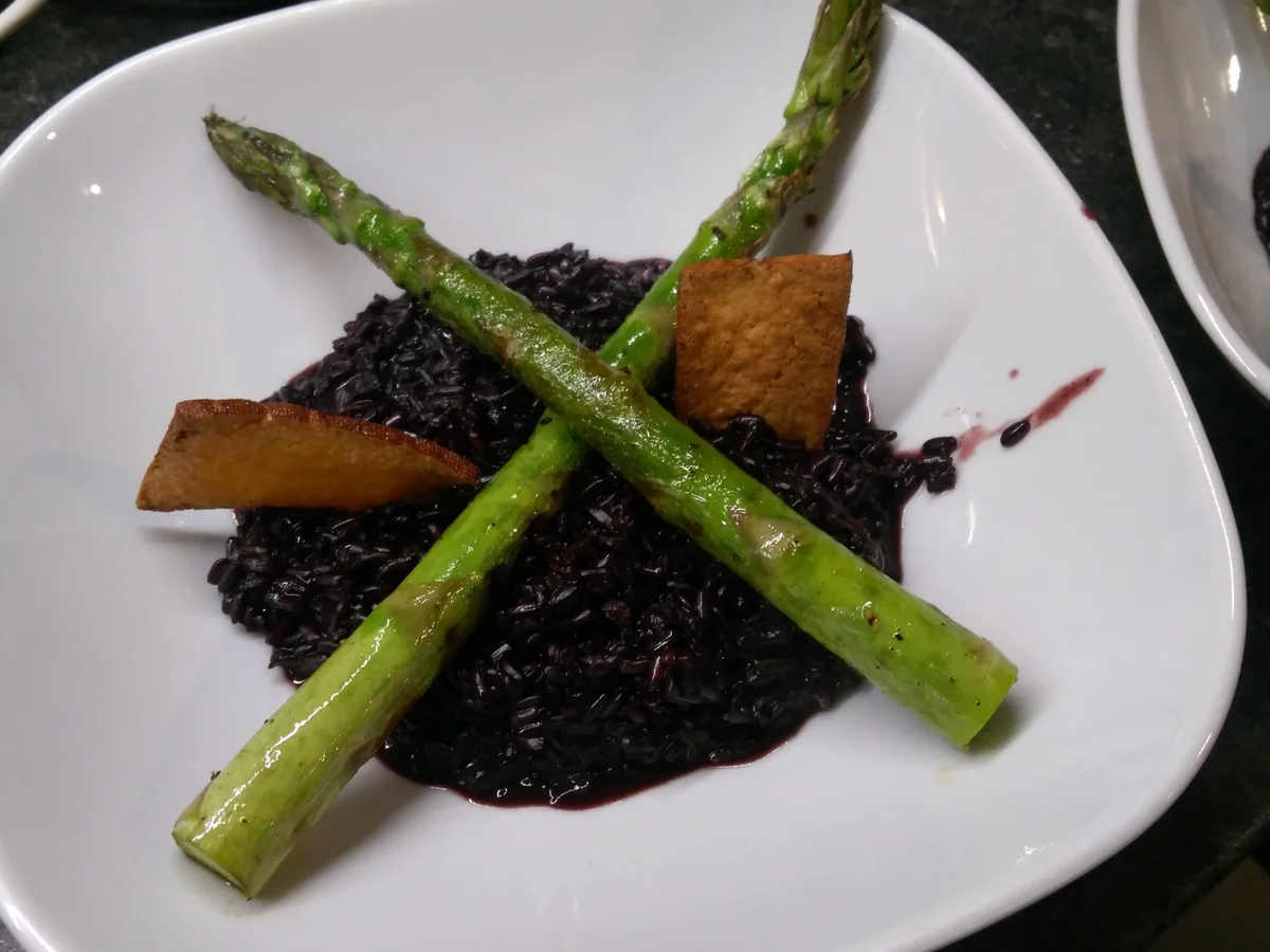 Venere Risotto mit grünem Spargel und Tofu-Chips  - Rezept - Bild Nr. 8109