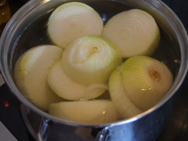 Rezept: Gemüsezwiebeln mit pikanter Füllung Bild Nr. 6 Gemüsezwiebeln mit pikanter Füllung - Rezept - Bild Nr. 6