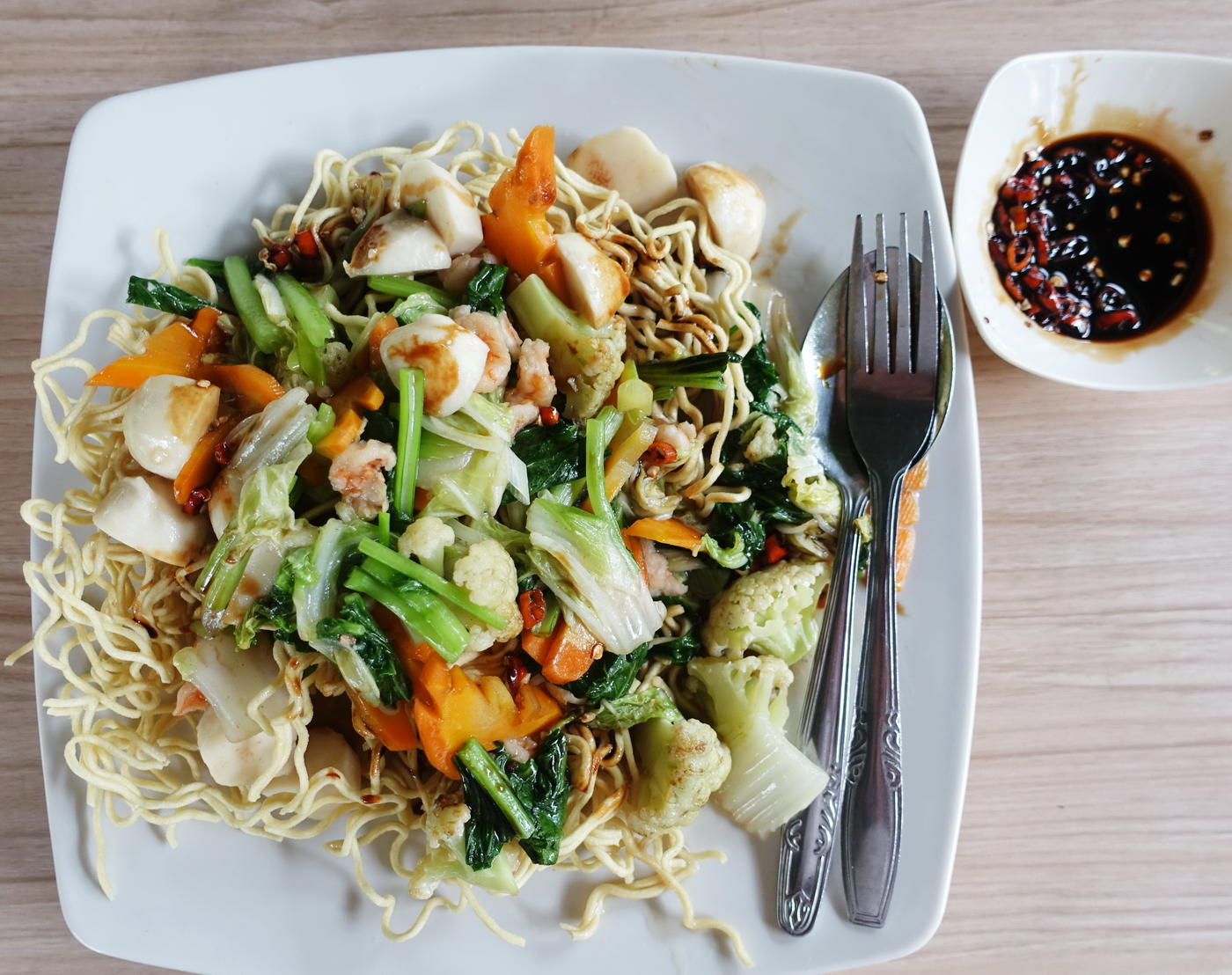 Kantonesisches Tami Goreng Cap Cay Seafood ala Taman Griya 