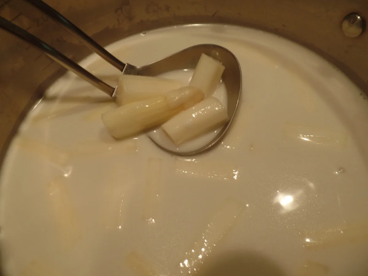 Rezept: Kokos-Spargelcremesuppe mit Mischpilzen und Ingwer-Hähnchen Bild Nr. 8145 Kokos-Spargelcremesuppe mit Mischpilzen und Ingwer-Hähnchen - Rezept - Bild Nr. 8145