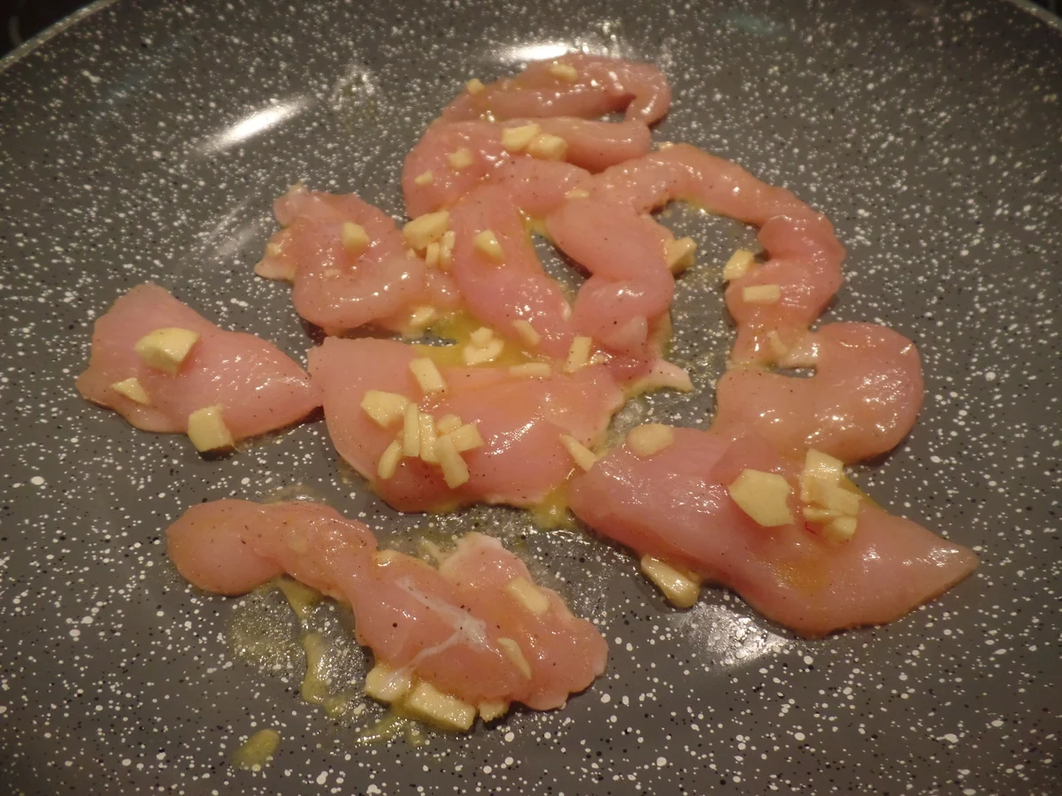 Rezept: Kokos-Spargelcremesuppe mit Mischpilzen und Ingwer-Hähnchen Bild Nr. 8147 Kokos-Spargelcremesuppe mit Mischpilzen und Ingwer-Hähnchen - Rezept - Bild Nr. 8147