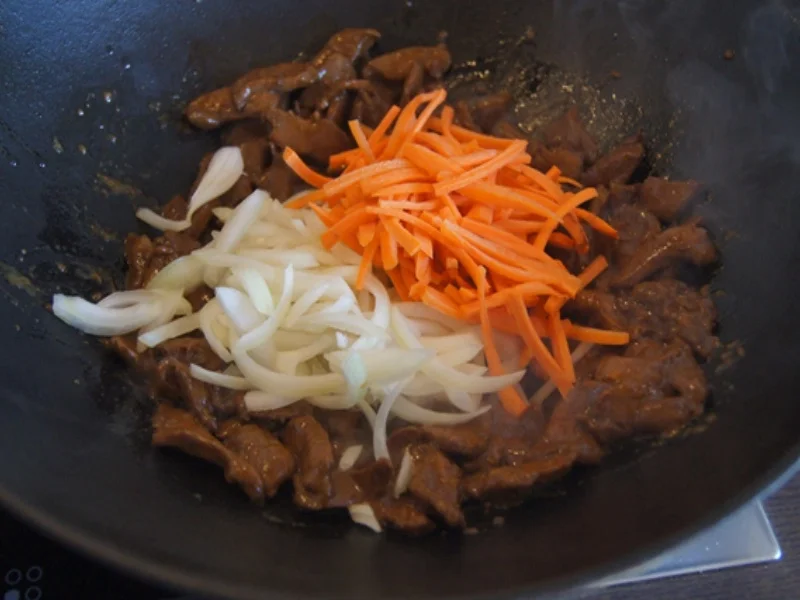 Hähnchenbrustfilet mit Gemüsestreifen und gelber Basmatireis - Rezept - Bild Nr. 8145