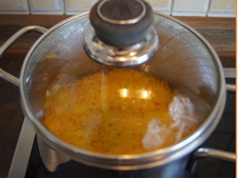 Hähnchenbrustfilet mit Gemüsestreifen und gelber Basmatireis - Rezept - Bild Nr. 8150