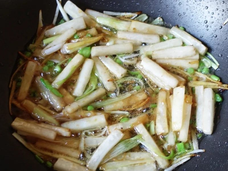 Rezept: Rindfleisch mit scharfem Rettich – Luo Bo Niu Rou Siu Bild Nr. 8146 Rindfleisch mit scharfem Rettich – Luo Bo Niu Rou Siu - Rezept - Bild Nr. 8146