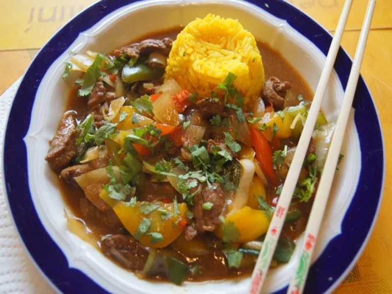 Schweinefilet mit Austernsauce und Gemüse im Wok und gelber Basmatireis - Rezept - Bild Nr. 8142