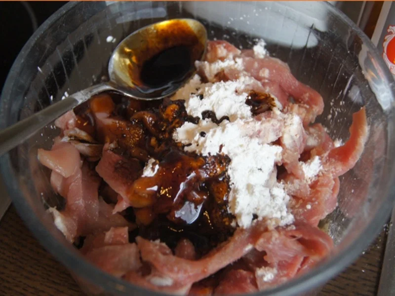 Schweinefilet mit Austernsauce und Gemüse im Wok und gelber Basmatireis - Rezept - Bild Nr. 8142