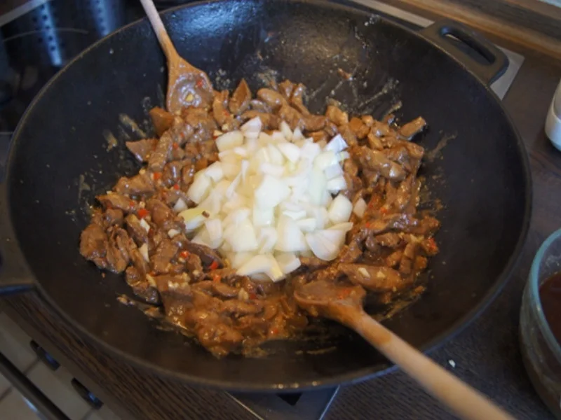 Schweinefilet mit Austernsauce und Gemüse im Wok und gelber Basmatireis - Rezept - Bild Nr. 8142