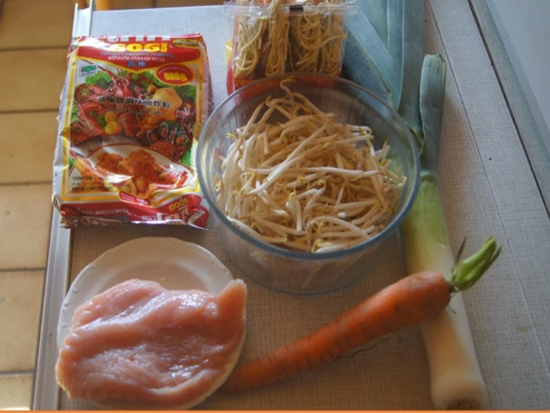 Rezept: Frittierte Putenschnitzel auf chinesischen Bratnudeln Bild Nr. 8143 Frittierte Putenschnitzel auf chinesischen Bratnudeln - Rezept - Bild Nr. 8143