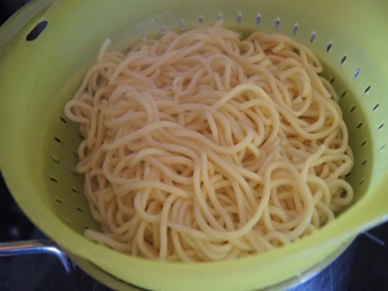 Rezept: Frittierte Putenschnitzel auf chinesischen Bratnudeln Bild Nr. 8152 Frittierte Putenschnitzel auf chinesischen Bratnudeln - Rezept - Bild Nr. 8152