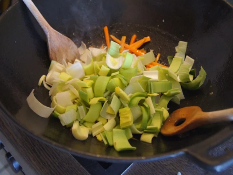 Rezept: Frittierte Putenschnitzel auf chinesischen Bratnudeln Bild Nr. 8157 Frittierte Putenschnitzel auf chinesischen Bratnudeln - Rezept - Bild Nr. 8157