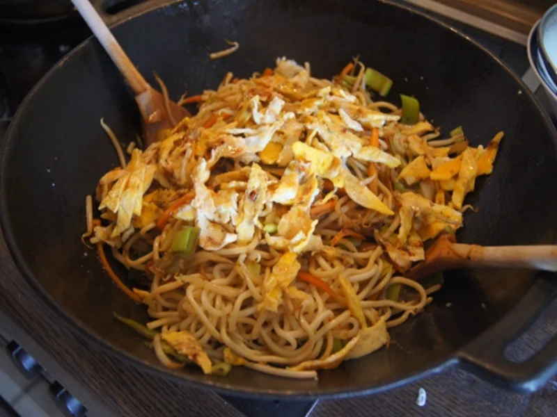 Rezept: Frittierte Putenschnitzel auf chinesischen Bratnudeln Bild Nr. 8161 Frittierte Putenschnitzel auf chinesischen Bratnudeln - Rezept - Bild Nr. 8161