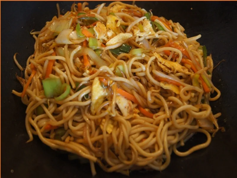 Rezept: Frittierte Putenschnitzel auf chinesischen Bratnudeln Bild Nr. 8162 Frittierte Putenschnitzel auf chinesischen Bratnudeln - Rezept - Bild Nr. 8162