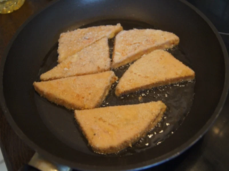 Panierter Leberkäse mit Pimentos und herzhaften Bratkartoffeln - Rezept - Bild Nr. 8153