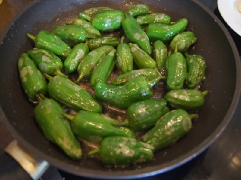 Panierter Leberkäse mit Pimentos und herzhaften Bratkartoffeln - Rezept - Bild Nr. 8157