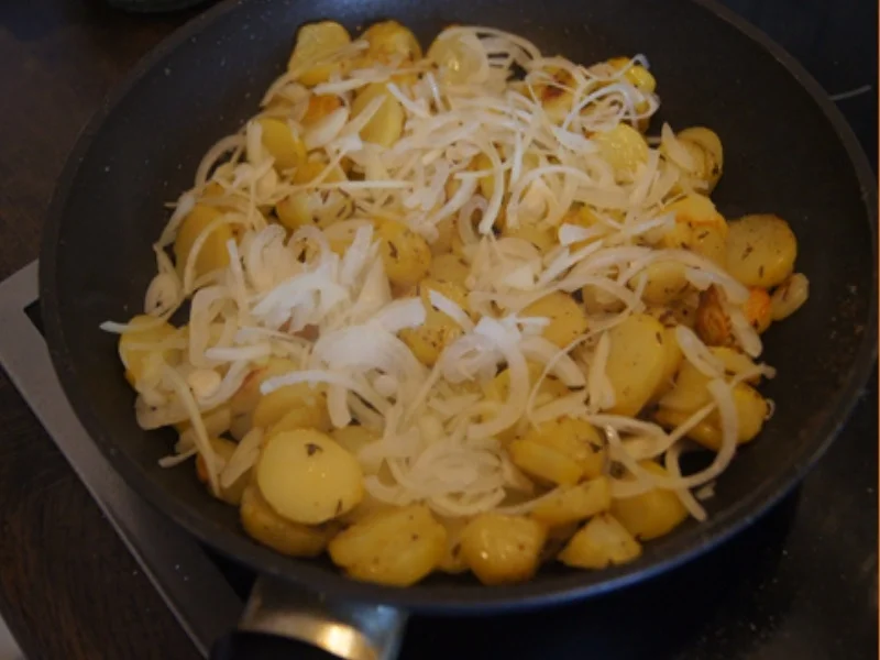 Panierter Leberkäse mit Pimentos und herzhaften Bratkartoffeln - Rezept - Bild Nr. 8161