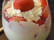 Schnelles Erdbeerdessert mit zweierlei Sahne - Rezept - Bild Nr. 2