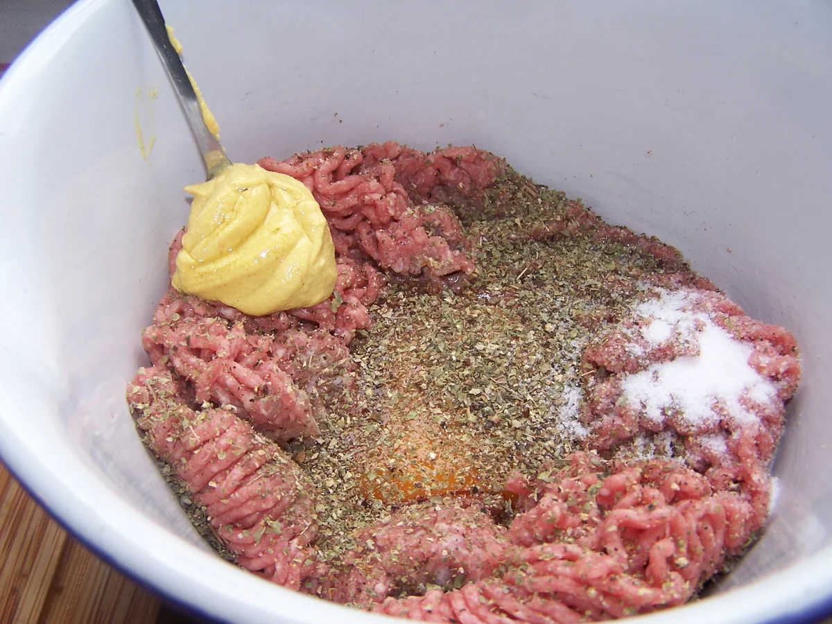 Rezept: Hackfleischpflanzerl mit Drilling Kartöffelchen Bild Nr. 8154 Hackfleischpflanzerl mit Drilling Kartöffelchen - Rezept - Bild Nr. 8154