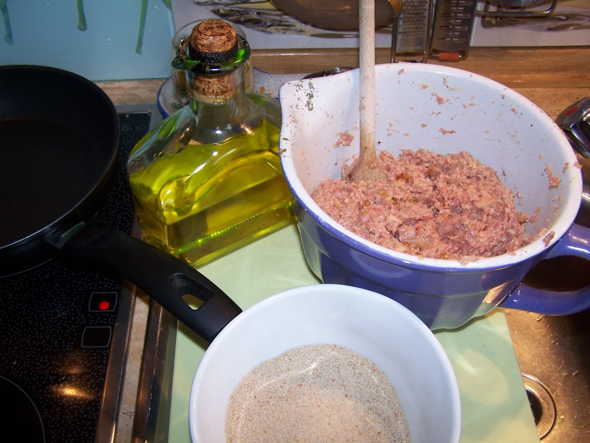 Rezept: Hackfleischpflanzerl mit Drilling Kartöffelchen Bild Nr. 8158 Hackfleischpflanzerl mit Drilling Kartöffelchen - Rezept - Bild Nr. 8158