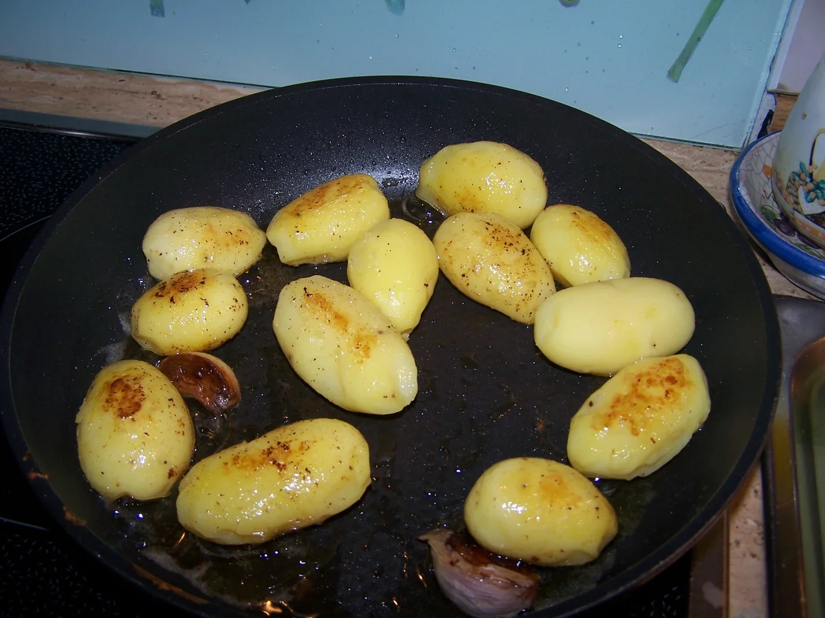 Rezept: Hackfleischpflanzerl mit Drilling Kartöffelchen Bild Nr. 8160 Hackfleischpflanzerl mit Drilling Kartöffelchen - Rezept - Bild Nr. 8160