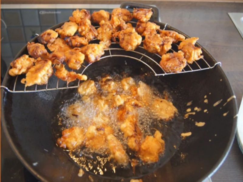 Rezept: Ausgebackene Hähnchenbrustfiletwürfel und Mie-Nudeln mit Ei und Gemüse Bild Nr. 8160 Ausgebackene Hähnchenbrustfiletwürfel und Mie-Nudeln mit Ei und Gemüse - Rezept - Bild Nr. 8160