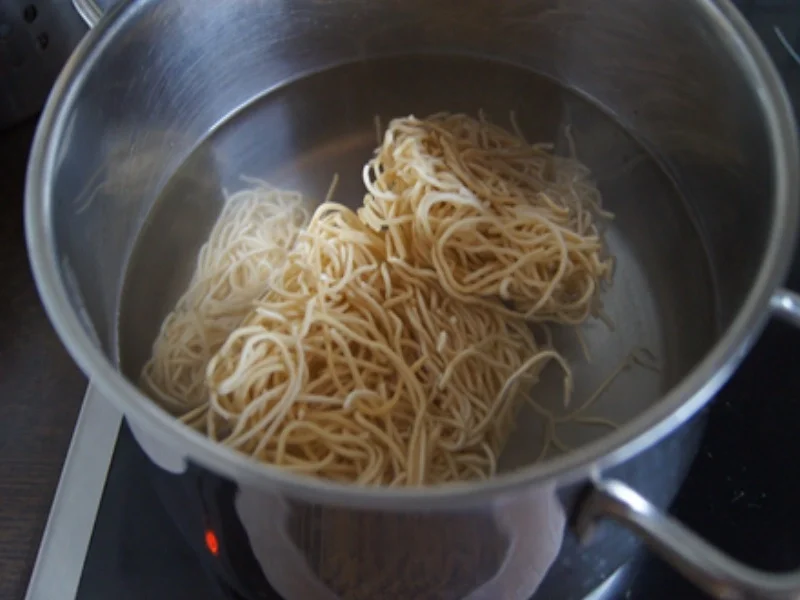 Rezept: Ausgebackene Hähnchenbrustfiletwürfel und Mie-Nudeln mit Ei und Gemüse Bild Nr. 8163 Ausgebackene Hähnchenbrustfiletwürfel und Mie-Nudeln mit Ei und Gemüse - Rezept - Bild Nr. 8163