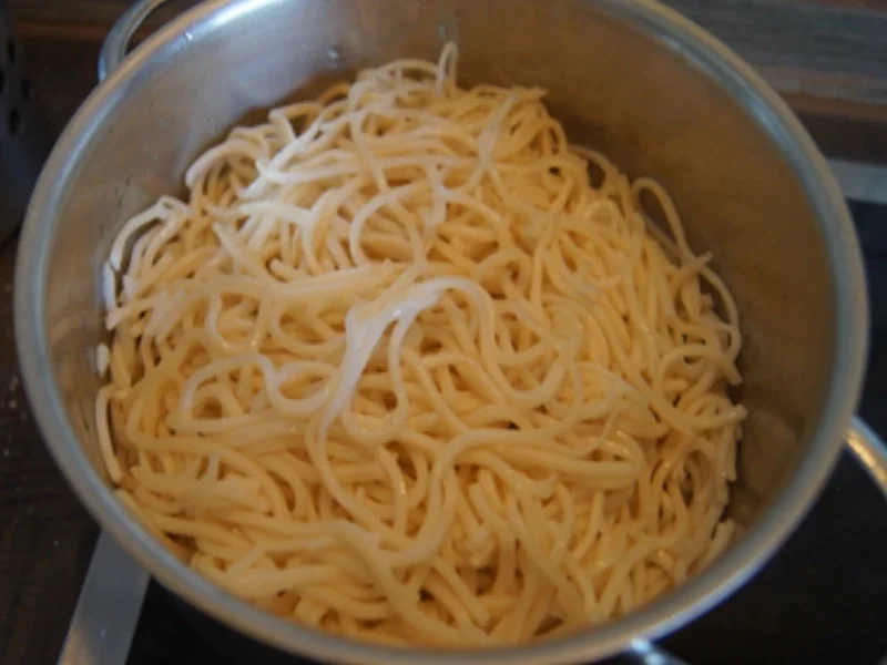 Rezept: Ausgebackene Hähnchenbrustfiletwürfel und Mie-Nudeln mit Ei und Gemüse Bild Nr. 8164 Ausgebackene Hähnchenbrustfiletwürfel und Mie-Nudeln mit Ei und Gemüse - Rezept - Bild Nr. 8164