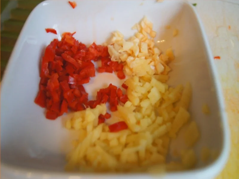 Rezept: Ausgebackene Hähnchenbrustfiletwürfel und Mie-Nudeln mit Ei und Gemüse Bild Nr. 8167 Ausgebackene Hähnchenbrustfiletwürfel und Mie-Nudeln mit Ei und Gemüse - Rezept - Bild Nr. 8167