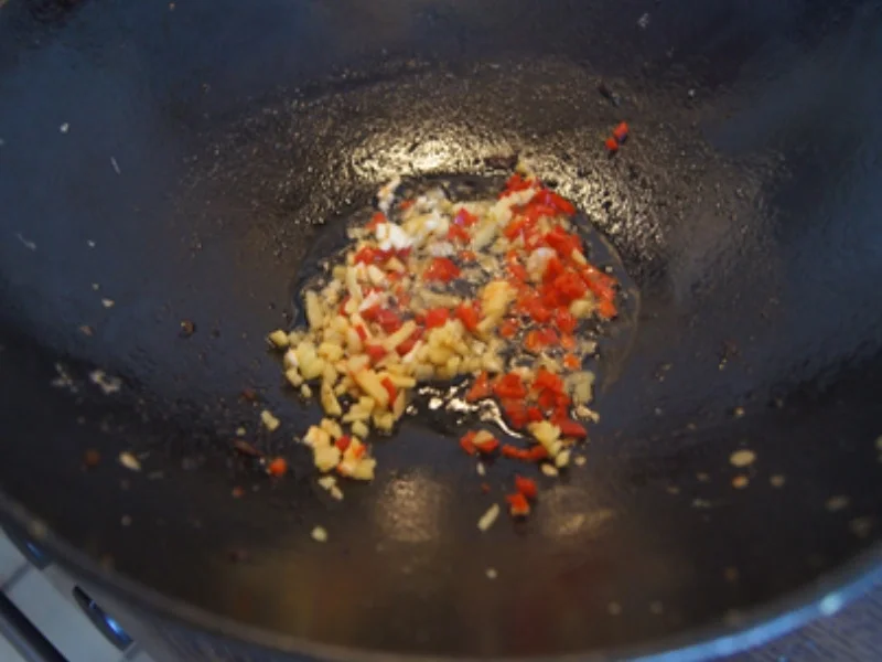 Rezept: Ausgebackene Hähnchenbrustfiletwürfel und Mie-Nudeln mit Ei und Gemüse Bild Nr. 8170 Ausgebackene Hähnchenbrustfiletwürfel und Mie-Nudeln mit Ei und Gemüse - Rezept - Bild Nr. 8170