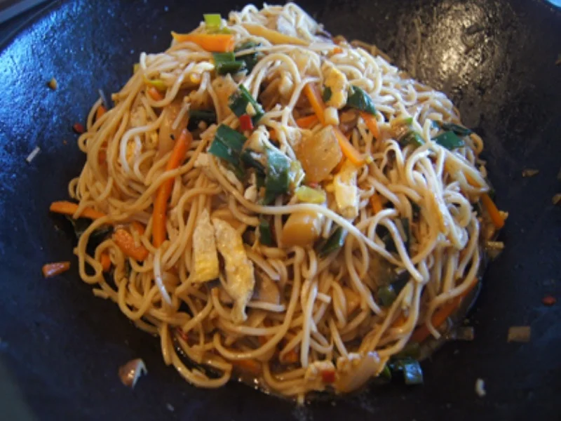 Rezept: Ausgebackene Hähnchenbrustfiletwürfel und Mie-Nudeln mit Ei und Gemüse Bild Nr. 8181 Ausgebackene Hähnchenbrustfiletwürfel und Mie-Nudeln mit Ei und Gemüse - Rezept - Bild Nr. 8181