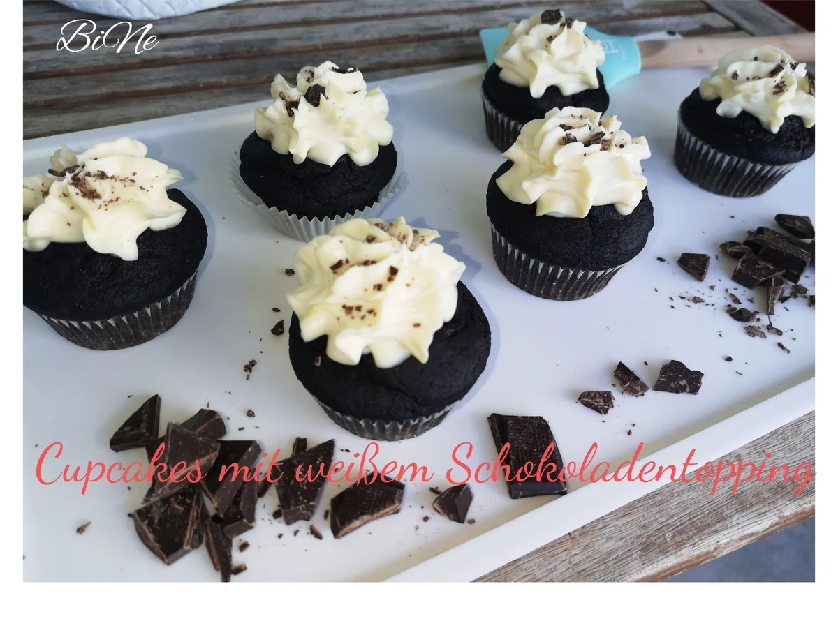 BiNe` S CUPCAKES MIT WEIßEM SCHOKOLADENTOPPING - Rezept - Bild Nr. 8156