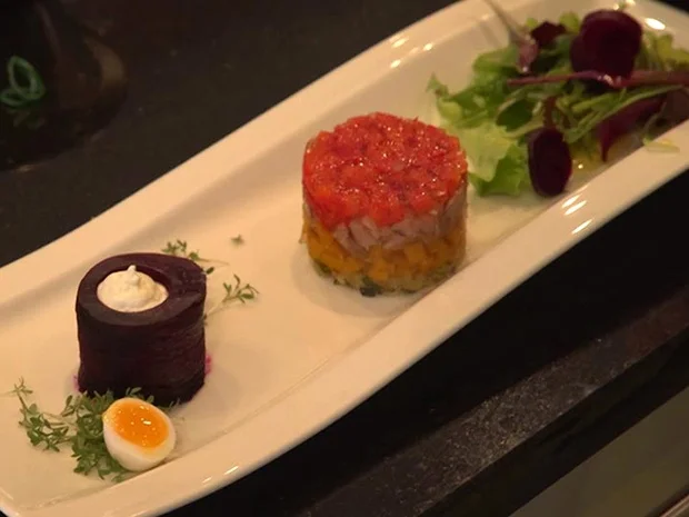 Rezept: Gemüse-Kalbfleisch-Sülzchen an Roter Bete mit Meerettichschaum Bild Nr. 8153 Gemüse-Kalbfleisch-Sülzchen an Roter Bete mit Meerettichschaum - Rezept - Bild Nr. 8153