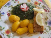 Wildlachsfilet mit Würzspinat und gelben Drillingen - Rezept - Bild Nr. 8164