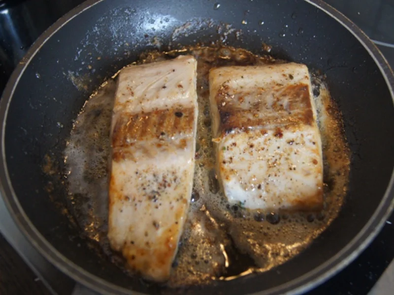 Wildlachsfilet mit Würzspinat und gelben Drillingen - Rezept - Bild Nr. 8167