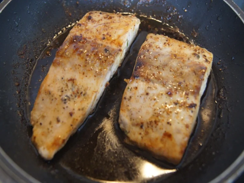 Wildlachsfilet mit Würzspinat und gelben Drillingen - Rezept - Bild Nr. 8169