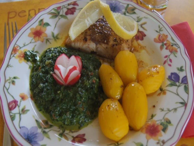 Wildlachsfilet mit Würzspinat und gelben Drillingen - Rezept - Bild Nr. 8178