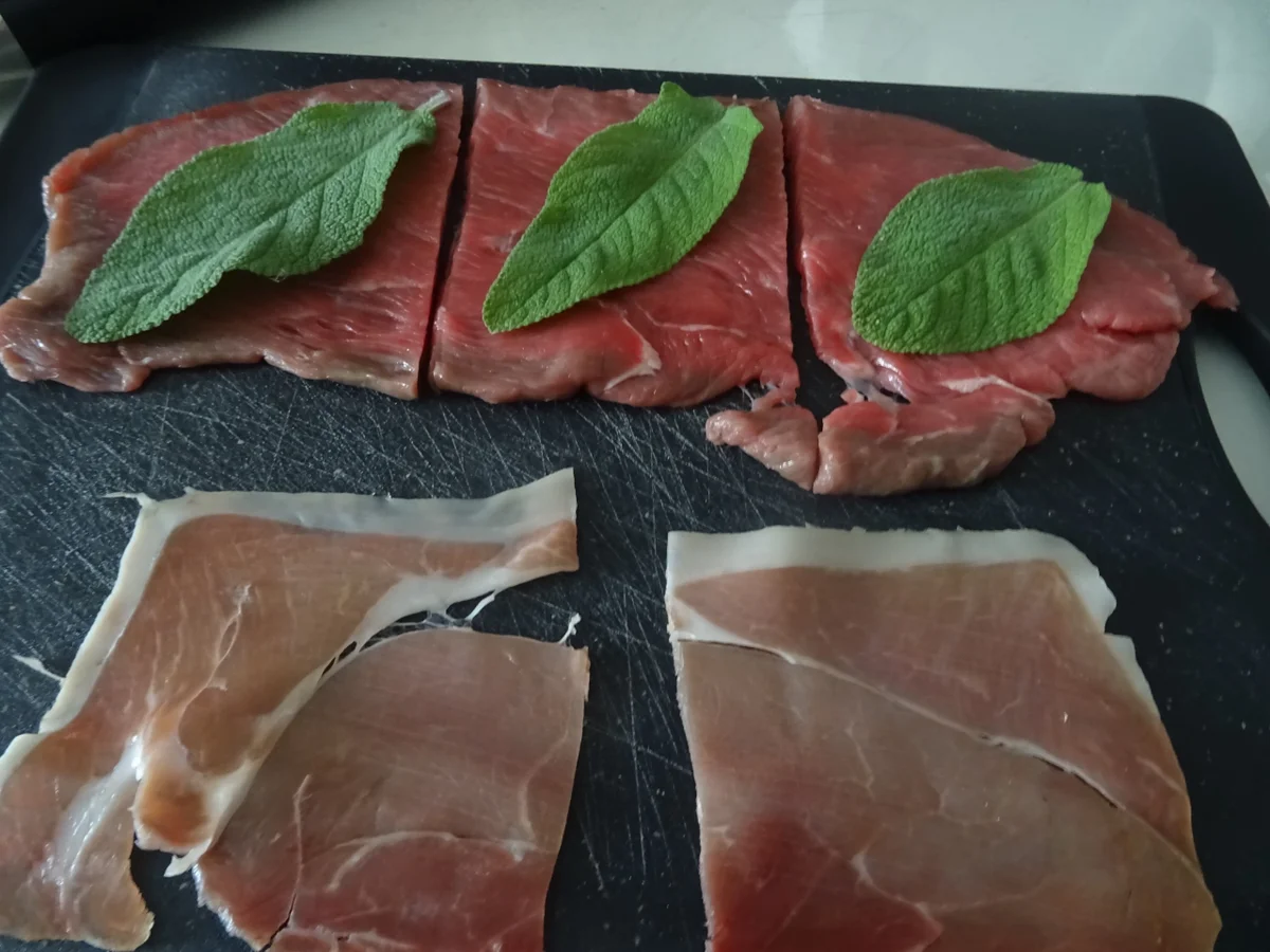 Rezept: "Pizza"-Nudelsalat, Saltimbocca- und Polpette-Spieße mit Rucola-Pesto Bild Nr. 8165 "Pizza"-Nudelsalat, Saltimbocca- und Polpette-Spieße mit Rucola-Pesto - Rezept - Bild Nr. 8165