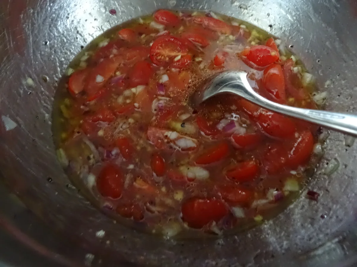 Rezept: "Pizza"-Nudelsalat, Saltimbocca- und Polpette-Spieße mit Rucola-Pesto Bild Nr. 8169 "Pizza"-Nudelsalat, Saltimbocca- und Polpette-Spieße mit Rucola-Pesto - Rezept - Bild Nr. 8169