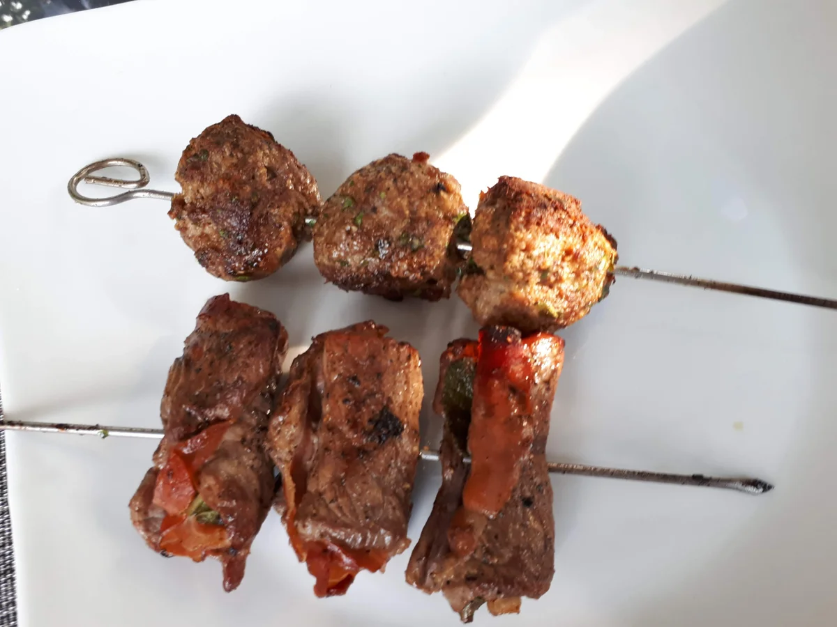 Rezept: "Pizza"-Nudelsalat, Saltimbocca- und Polpette-Spieße mit Rucola-Pesto Bild Nr. 8173 "Pizza"-Nudelsalat, Saltimbocca- und Polpette-Spieße mit Rucola-Pesto - Rezept - Bild Nr. 8173