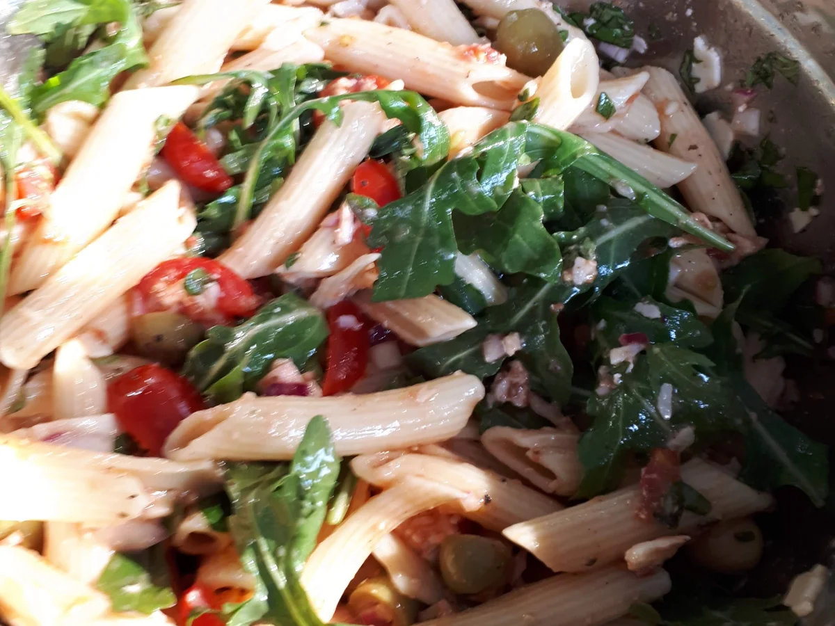 Rezept: "Pizza"-Nudelsalat, Saltimbocca- und Polpette-Spieße mit Rucola-Pesto Bild Nr. 8174 "Pizza"-Nudelsalat, Saltimbocca- und Polpette-Spieße mit Rucola-Pesto - Rezept - Bild Nr. 8174