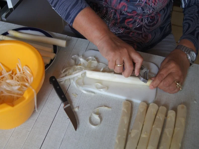 Rezept: Frischer Spargel mit Schinken und Mandelbällchen Bild Nr. 5 Frischer Spargel mit Schinken und Mandelbällchen - Rezept - Bild Nr. 5